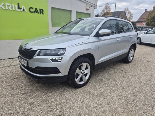 Skoda Karoq 2.0 TDI SCR Style Szervizkönyv / Ül...