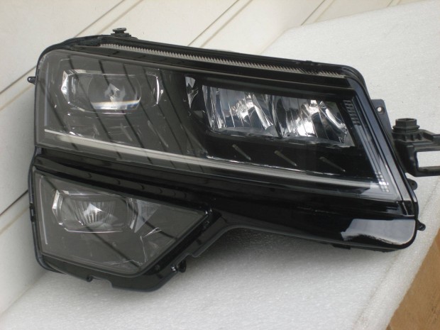 Skoda Karoq Jobb els� Full Led 57B941016B F�nysz�r� 2017-t�l