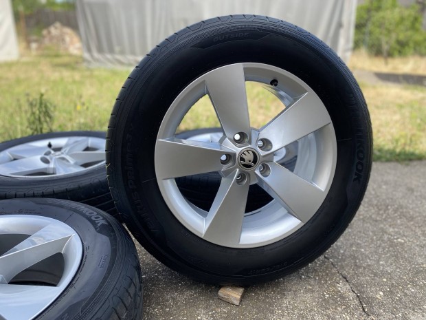 Skoda Kodiaq gyári 17"-os alufelni 215/65R17 nyári gumikkal