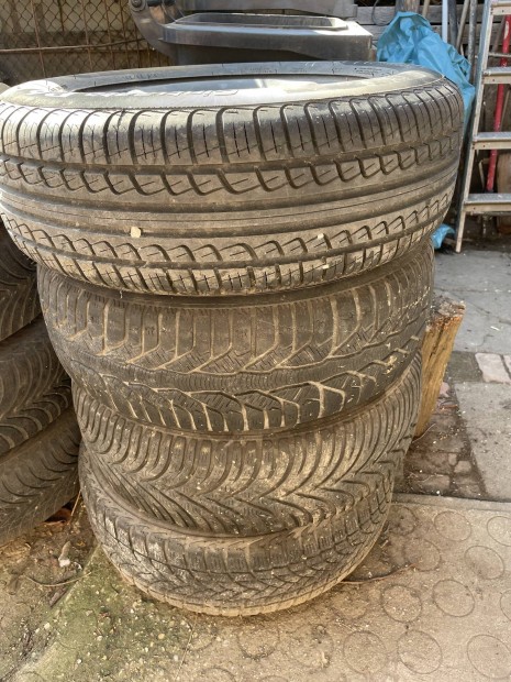 Skoda Octavia 15 felni; lemezfelni gumikkal 