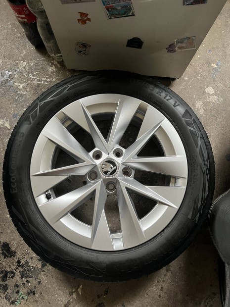 Skoda Octavia 17" alufelni garnitra nyarigumin
