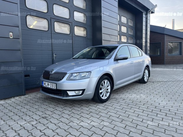 Skoda Octavia 1.2 TSI Clever Szervizk�nyv / 2.T...