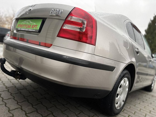 Skoda Octavia 1.6 Ambiente BSE motorkd!Benzin-...
