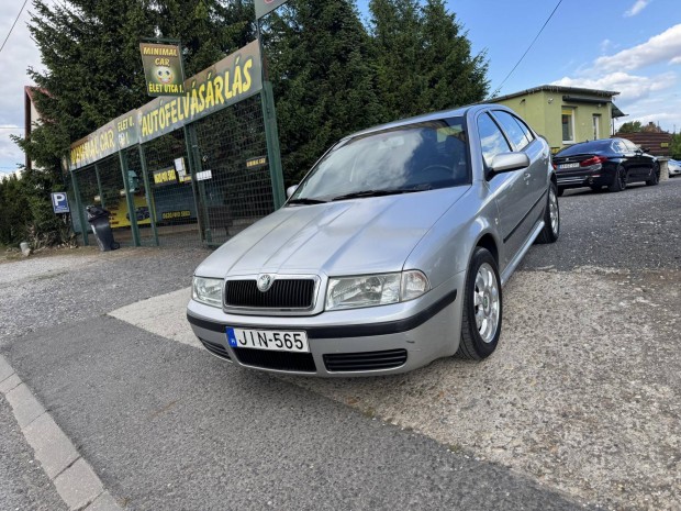 Skoda Octavia 1.6 Elegance Digit klímás