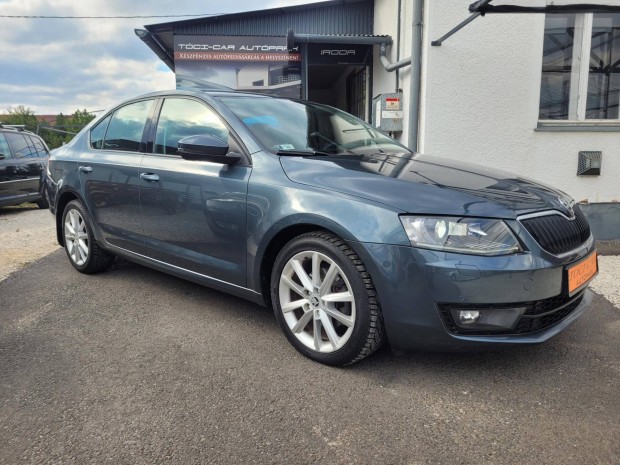 Skoda Octavia 2.0 CR TDI Elegance DSG Navigáció...