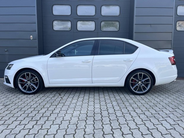 Skoda Octavia 2.0 CR TDI RS DSG Szervizkönyv /...