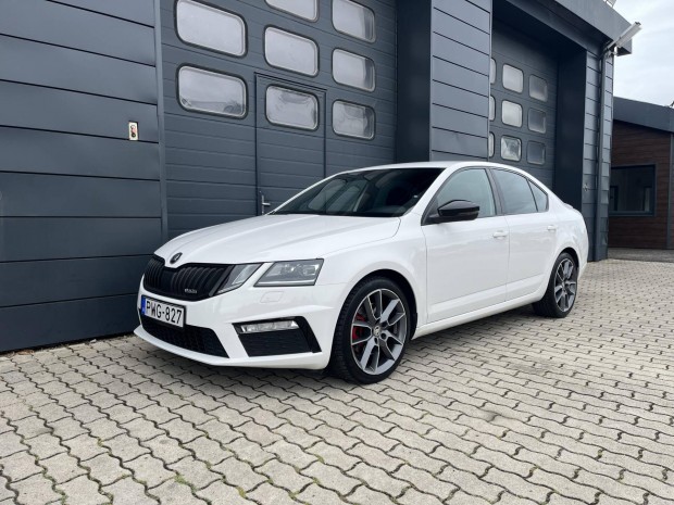 Skoda Octavia 2.0 CR TDI RS DSG Szervizkönyv /...