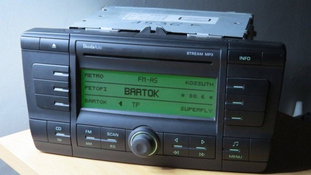 Skoda Octavia 2 Stream mp3 gyri cd rdi fejegysg