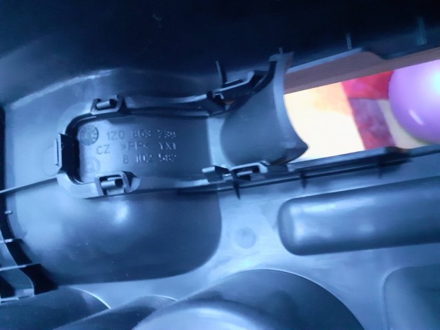 Skoda Octavia 2 (FL) kzpkonzol kardnalagt fed burkolat