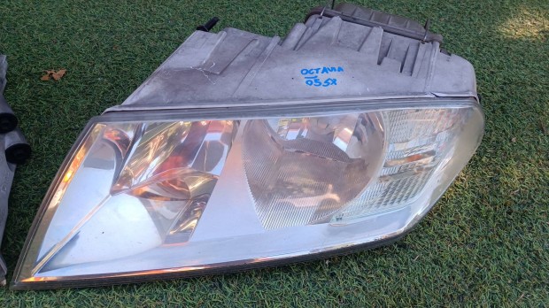 Skoda Octavia 2 halogn norml els gyri bontott fnyszr lmpa pr