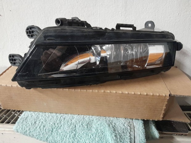 Skoda Octavia 3 III FL Jobb els kdfnyszr 5E0941700F