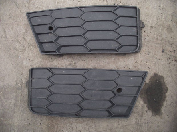 Skoda Octavia 3 RS jobb és bal ködlámpa rács 5E0807681B 5E0807682B