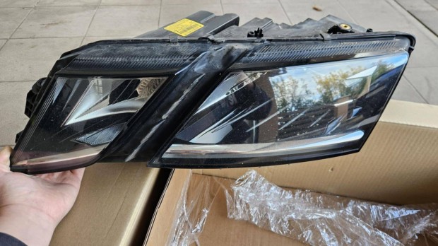 Skoda Octavia 3 bal LED ffnyszr hasznlt, 5E1 941 015D