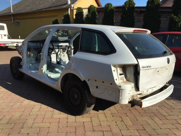 Skoda Octavia 3 karosszéria negyed hátsó sárvédő tető