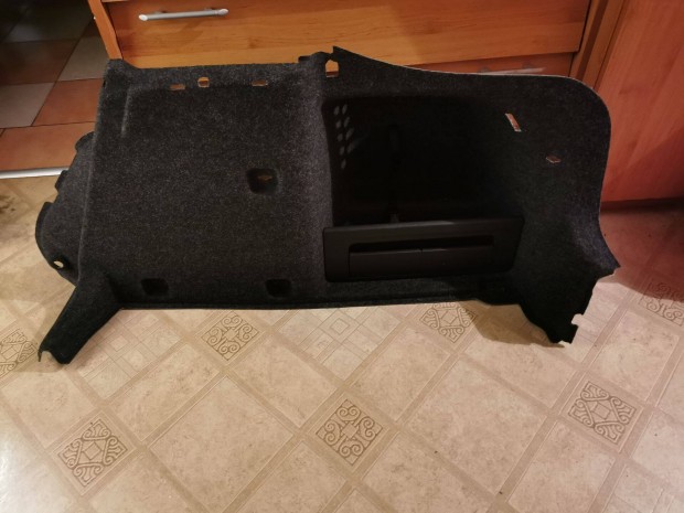 Skoda Octavia 3 sedan jobb oldali csomagtr krpit