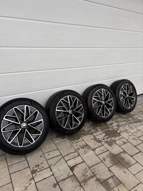 Skoda Octavia 4 Alufelni ny�ri gumival