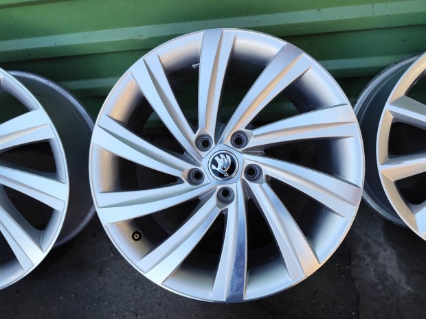 Skoda Octavia 4 RS gyri alufelni 5x112 18"