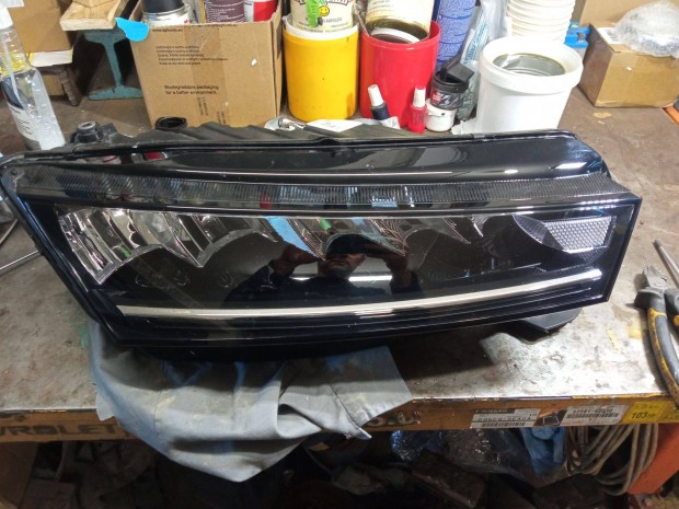 Skoda Octavia 4. Led f�nysz�r�, l�mpa elad�