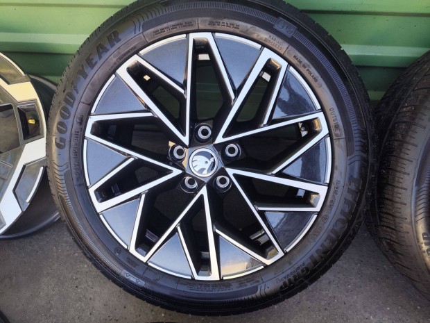 Skoda Octavia 4 gyári alufelni 5x112 17"