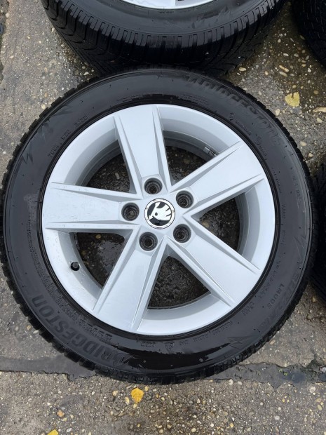 Skoda Octavia 5E 16" gyri alufelni 205/55R16 tligumival