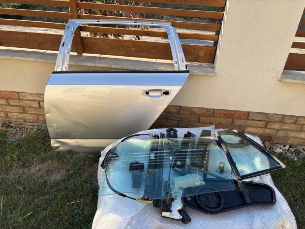 Skoda Octavia 5E Bal hátsó ajtó, üveg, zár stb