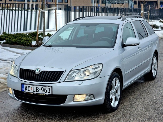 Skoda Octavia Combi 1.4 TSI Elegance DSG Napf�n...