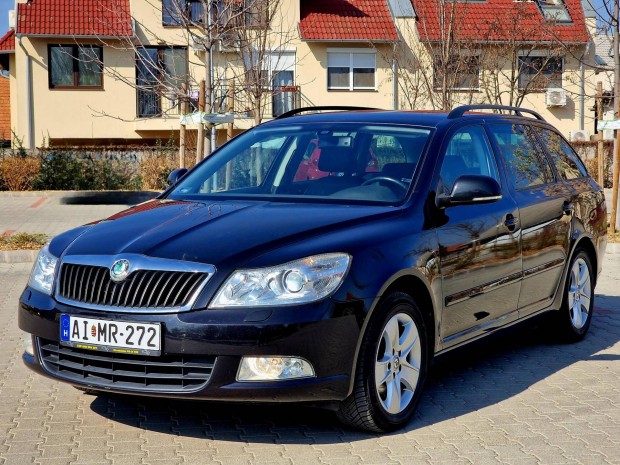 Skoda Octavia Combi 1.4 TSI Elegance Xenon-Navi...