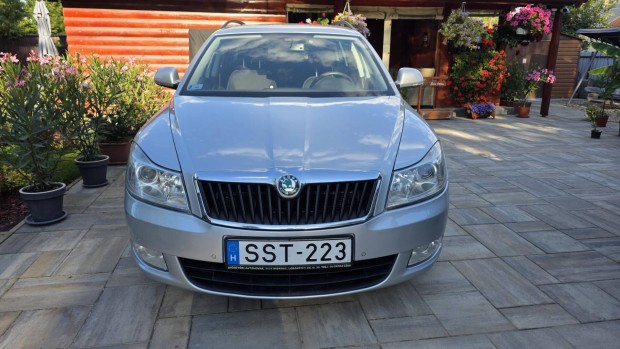 Skoda Octavia Combi 1.6 CR TDI Elegance Digit K...