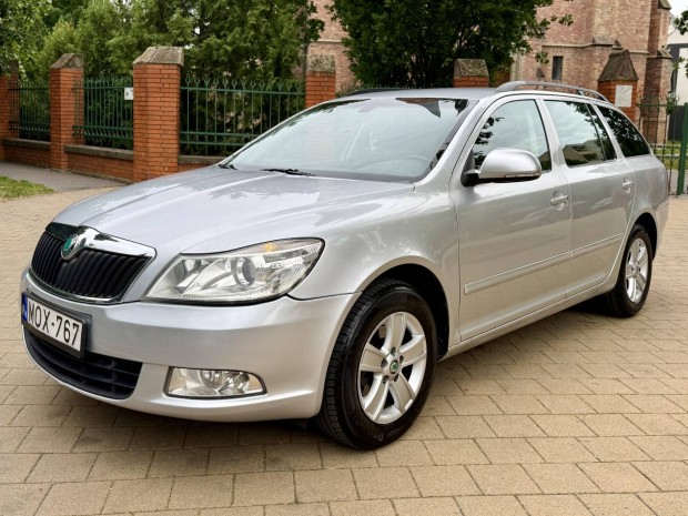Skoda Octavia Combi 1.6 CR TDI Elegance Navigác...