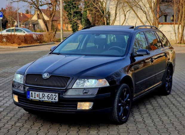 Skoda Octavia Combi 1.6 Elegance Xenon-Napfnyt...