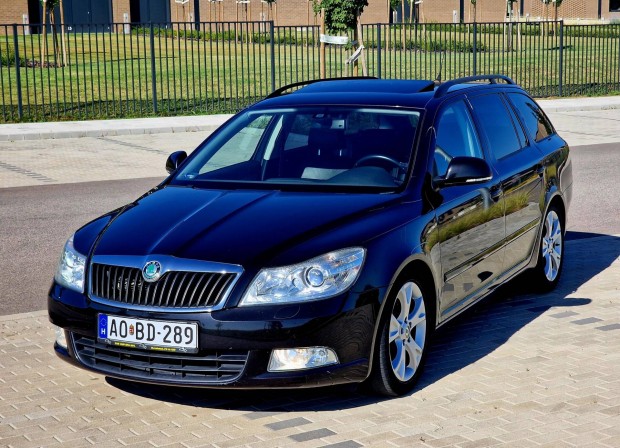 Skoda Octavia Combi 1.8 TFSI Elegance Napfényte...