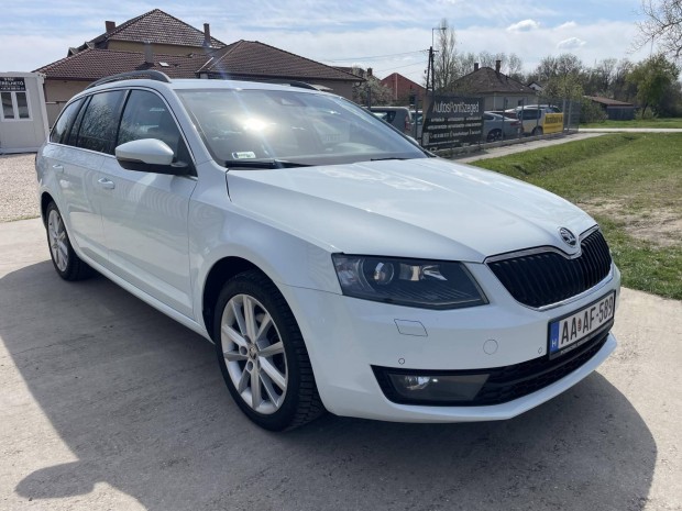 Skoda Octavia Combi 2.0 CR TDI Style DSG6 // Sá...
