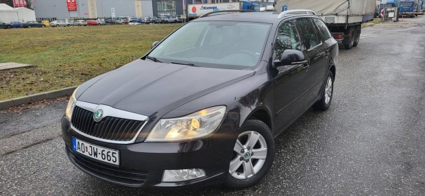 Skoda Octavia Combi 2.0 TDI Elegance Von�horog!...