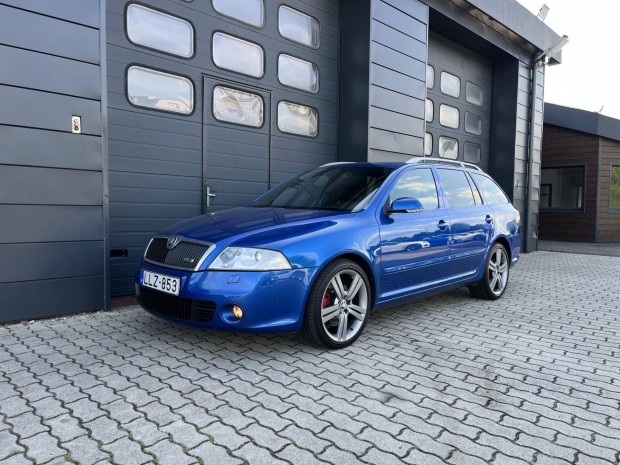 Skoda Octavia Combi RS 2.0 TDI DSG Szervizkönyv...