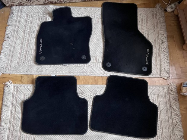 Skoda Octavia III gyri szvetsznyeg 