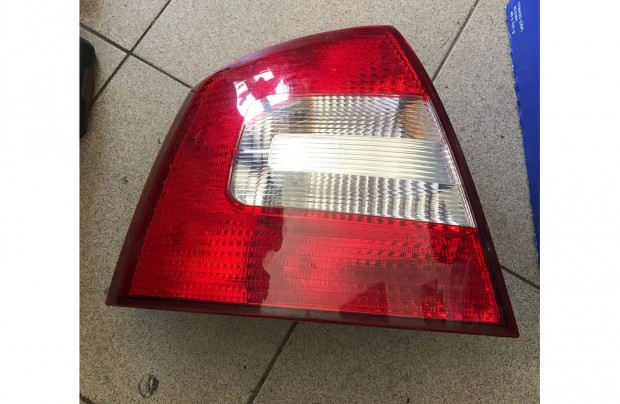 Skoda Octavia II FL - bal hátsó lámpa