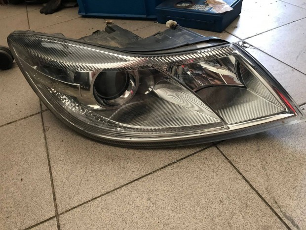 Skoda Octavia II FL / jobb első halogén projektoros fényszóró