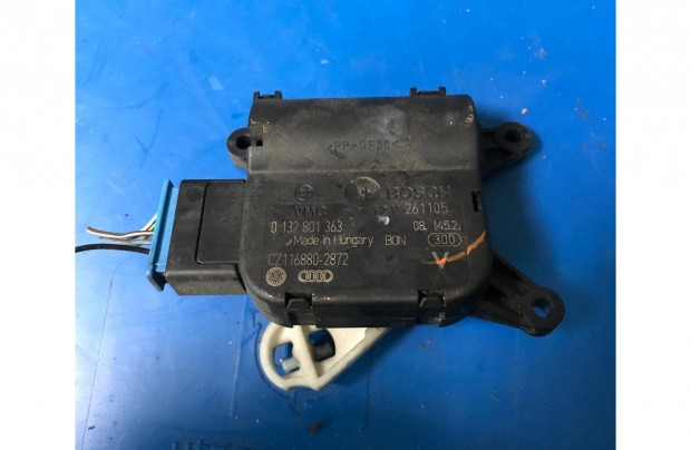 Skoda Octavia II _ fűtés állító motor 0 132 801 363