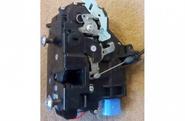 Skoda Octavia II bal h�ts� ajt� z�rszerkezet 05D7-L0839015D