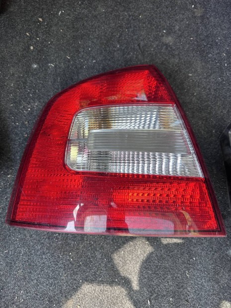 Skoda Octavia II facelift bal hátsó lámpa