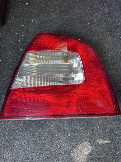 Skoda Octavia II facelift jobb hátsó lámpa