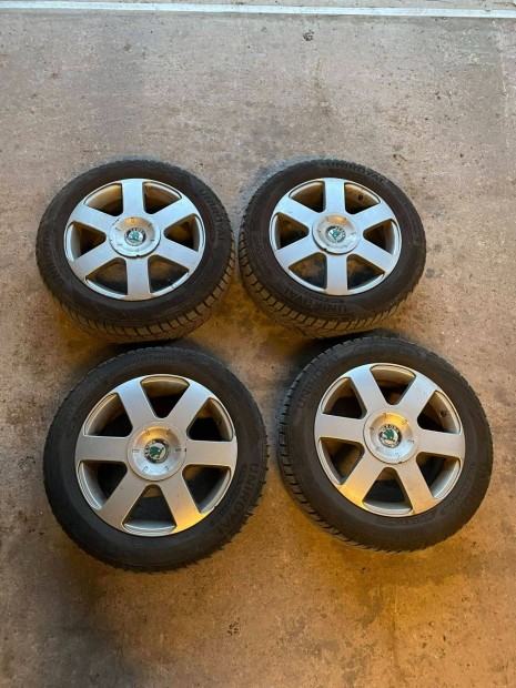 Skoda Octavia II gyári alufelni téli gumival