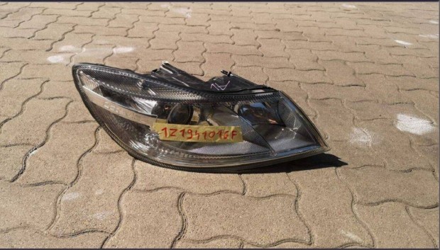 Skoda Octavia II jobb els fnyszr bontott elad. Cikkszm:1Z1941016