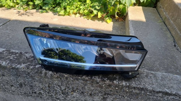 Skoda Octavia IV 4 Bal led fényszóró lámpa 5E4941015