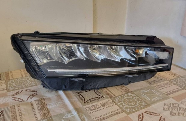 Skoda Octavia IV 4 Jobb led fényszóró lámpa 5E4941016
