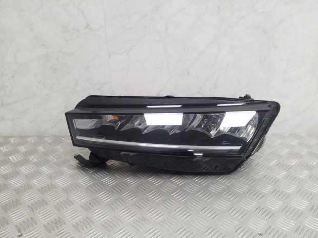 Skoda Octavia IV Bal első lámpa, fényszóró 5E4941015