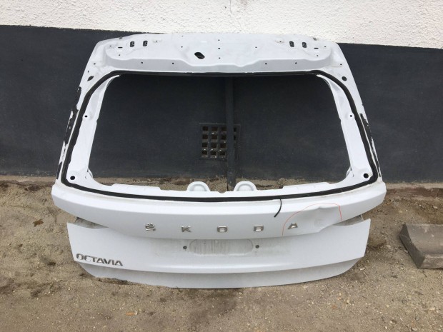 Skoda Octavia IV Kombi csomagtér ajtó 5e7827081