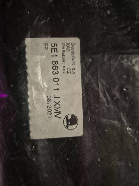 Skoda Octavia IV gy�ri bontatlan sz�nyegszett