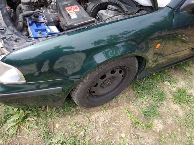 Skoda Octavia I. bal első sárvédő színkód:9570