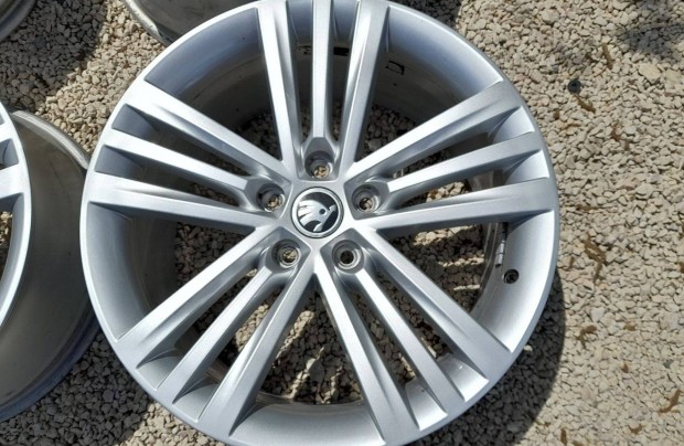 Skoda Octavia RS Superb gyri alufelni 5x112 18"